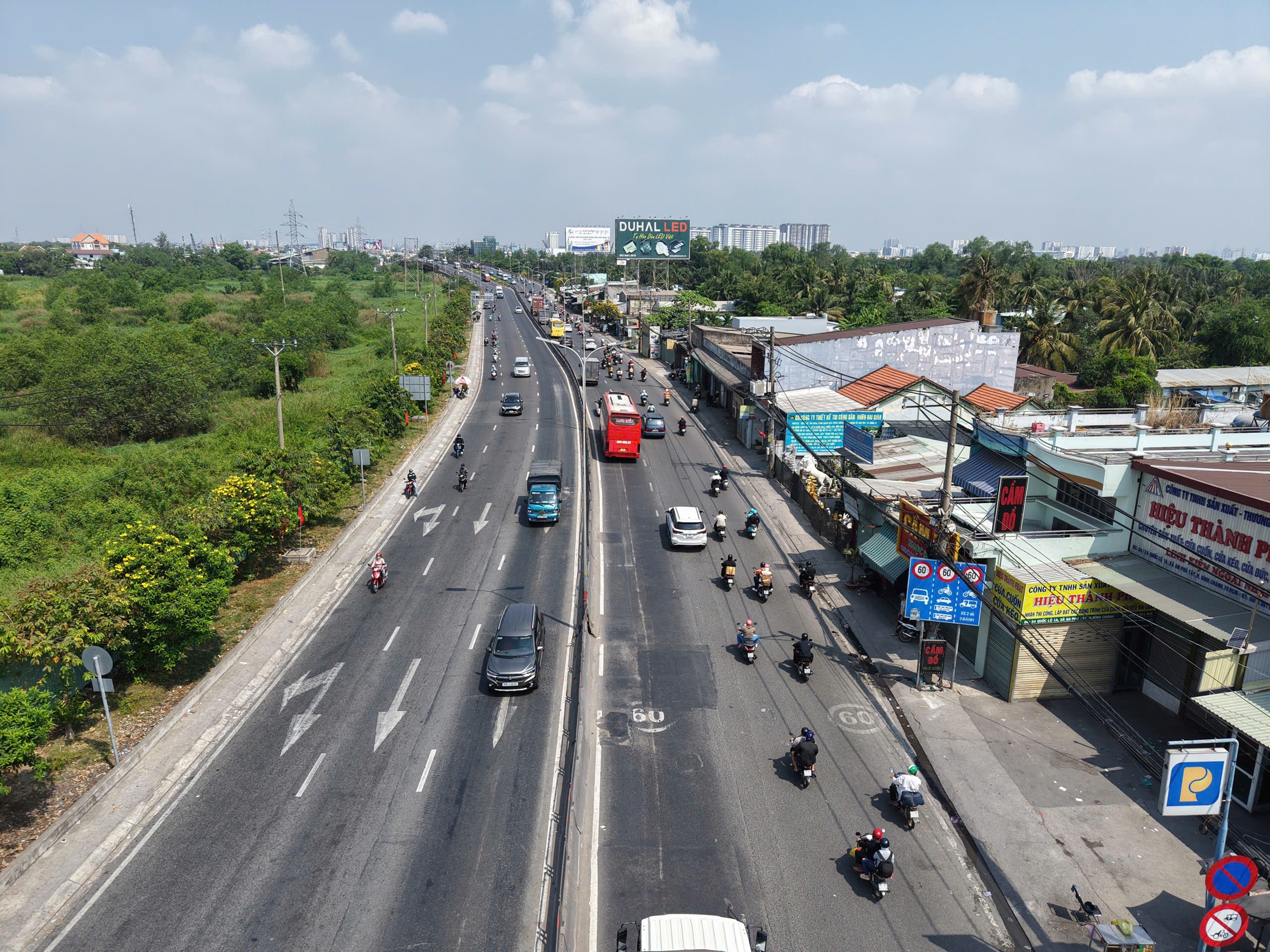 Đường Nguyễn Hữu Trí kết nối Long An và TPHCM