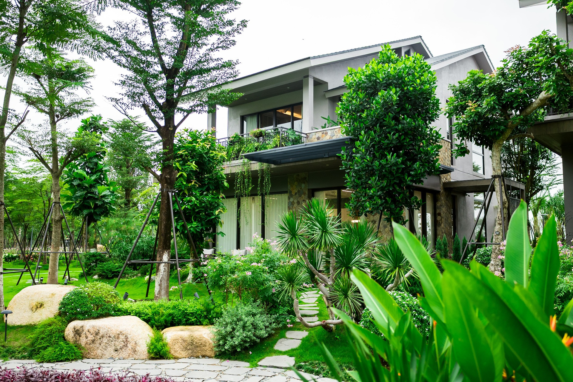 Nhà mẫu Villa rừng Retreat Forest đã hoàn thiện đón khách tham quan